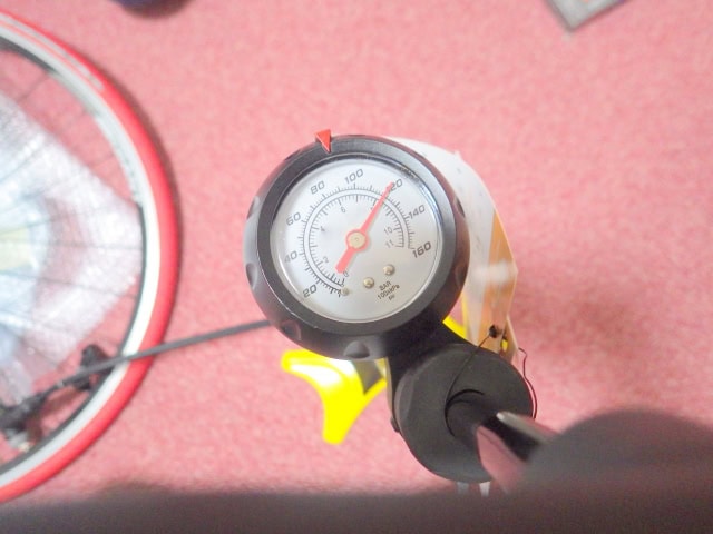 ロードバイクの空気圧計