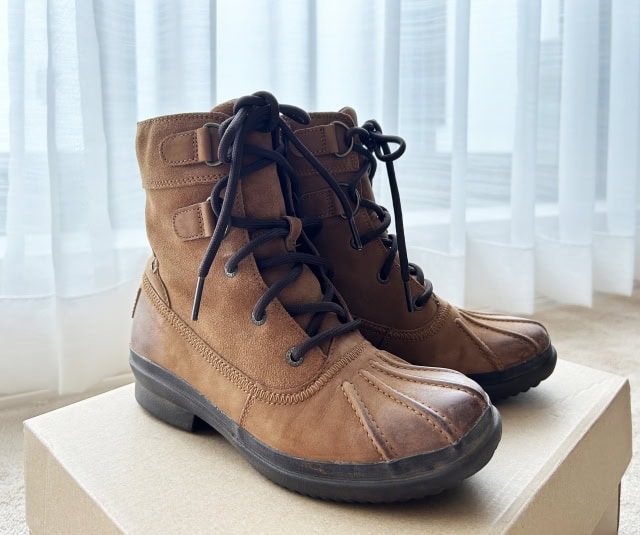 ハイカットの登山靴