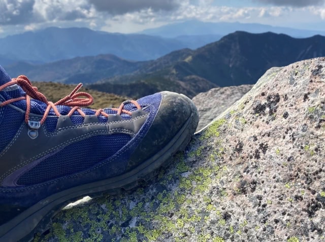 岩場と登山靴