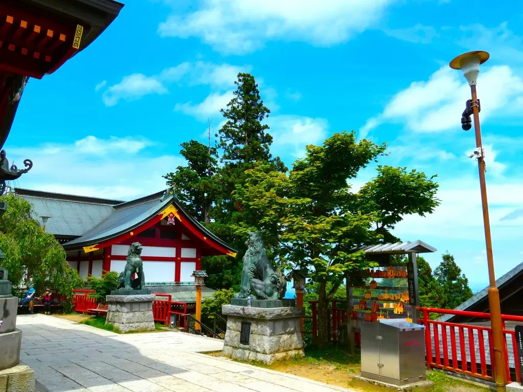 御岳山武蔵御嶽神社の境内