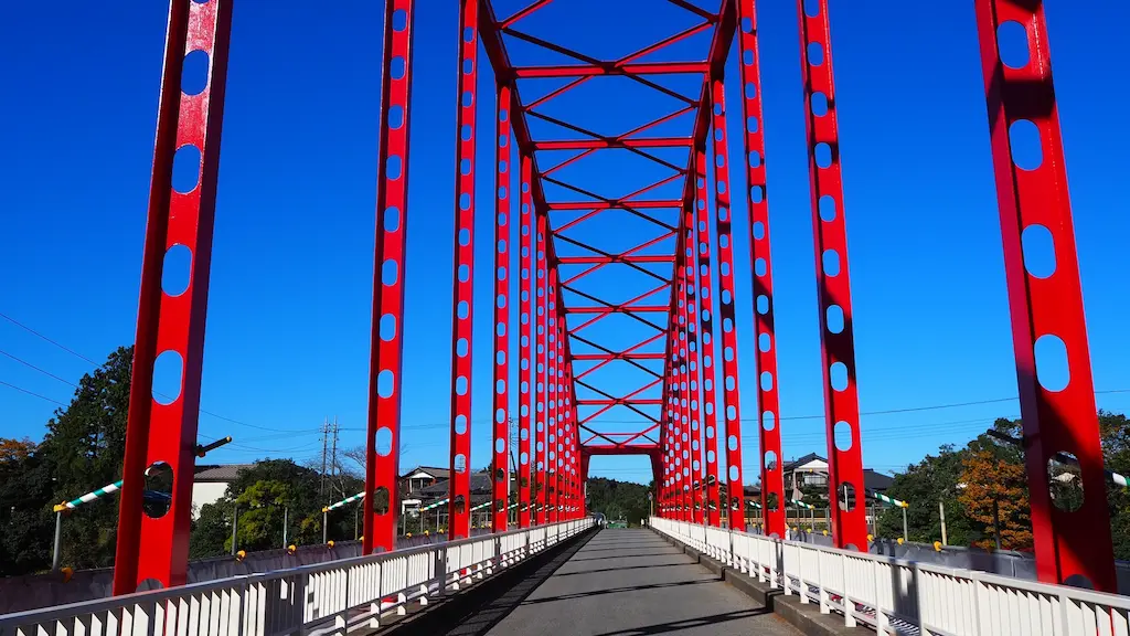 亀山湖に架かる複数の橋