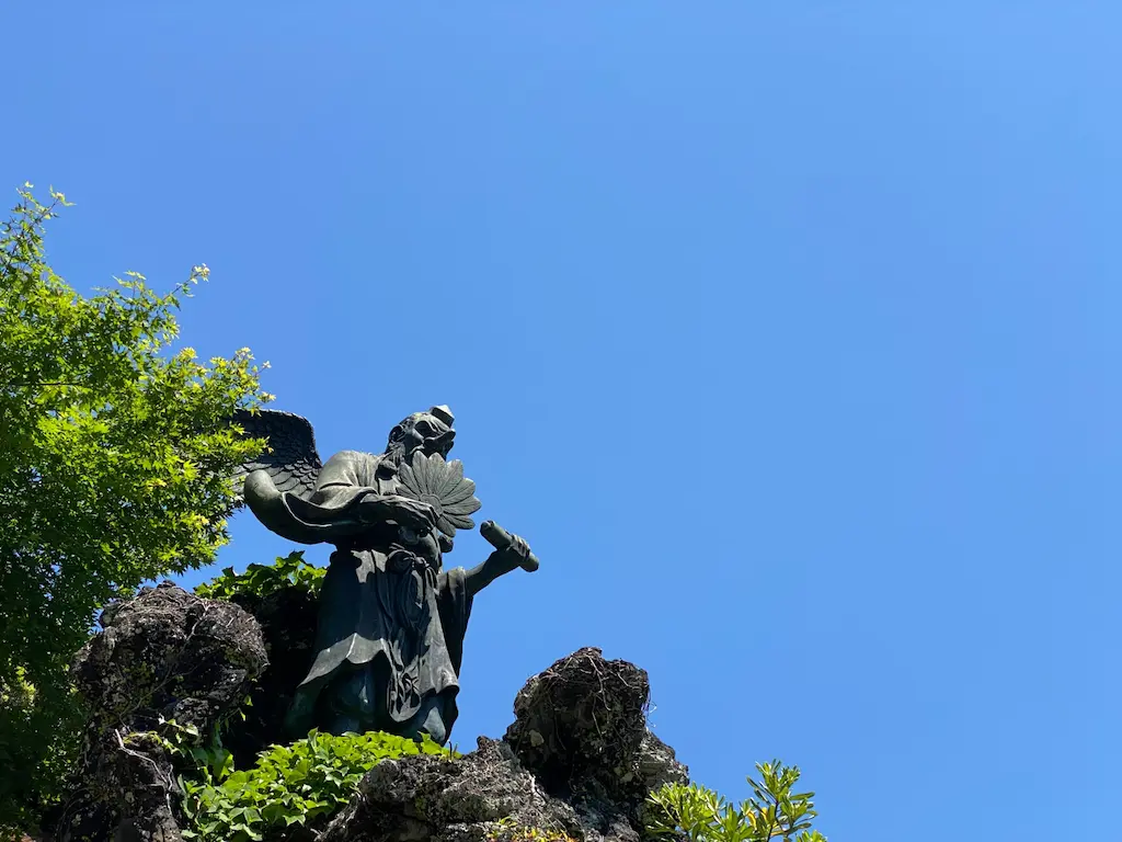 半僧坊の天狗像と富士山展望