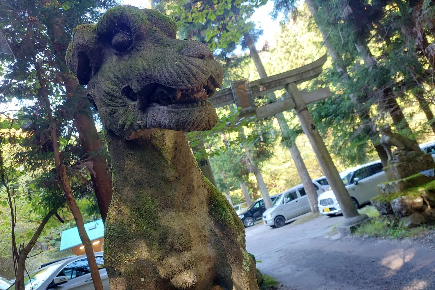 武甲山御嶽神社 一の鳥居の狛犬