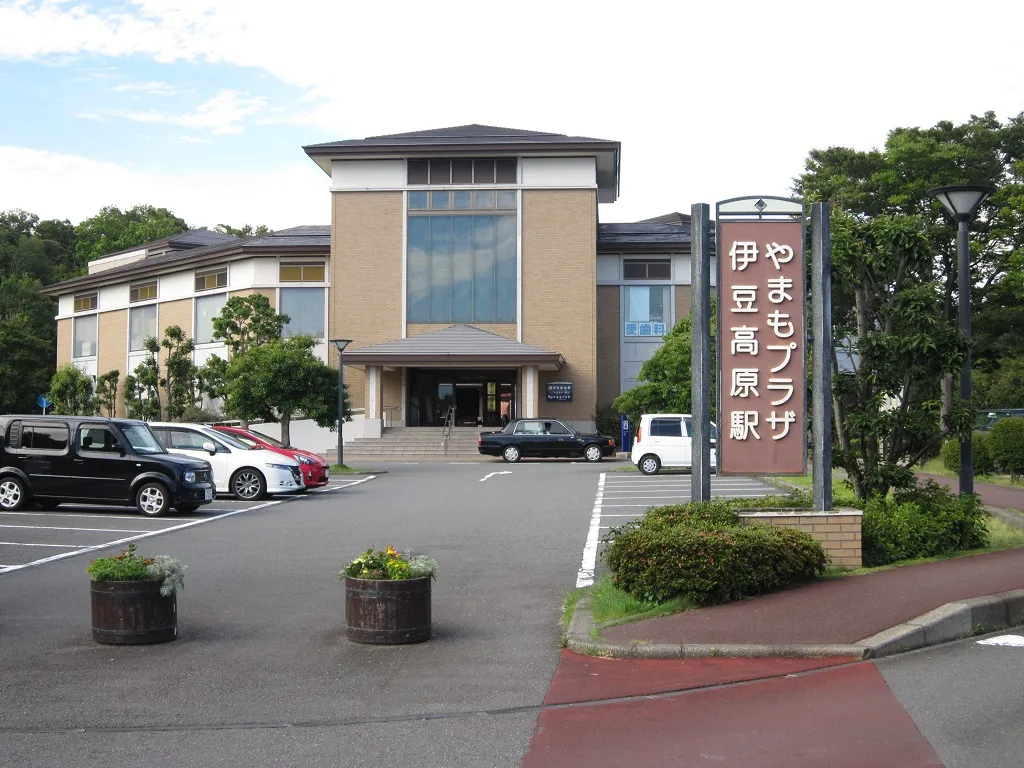 伊豆高原駅(やまもプラザ)の駅舎