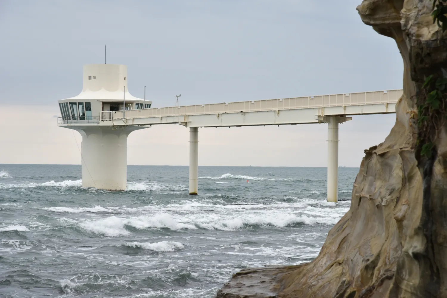 かつうら海中公園の海中展望塔