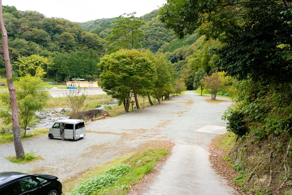 青根キャンプ場のリバーサイトと道志川