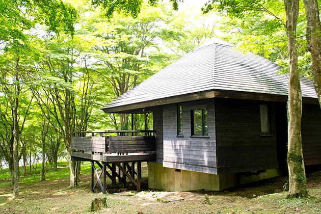 芦ノ湖キャンプ村のケビン棟外観