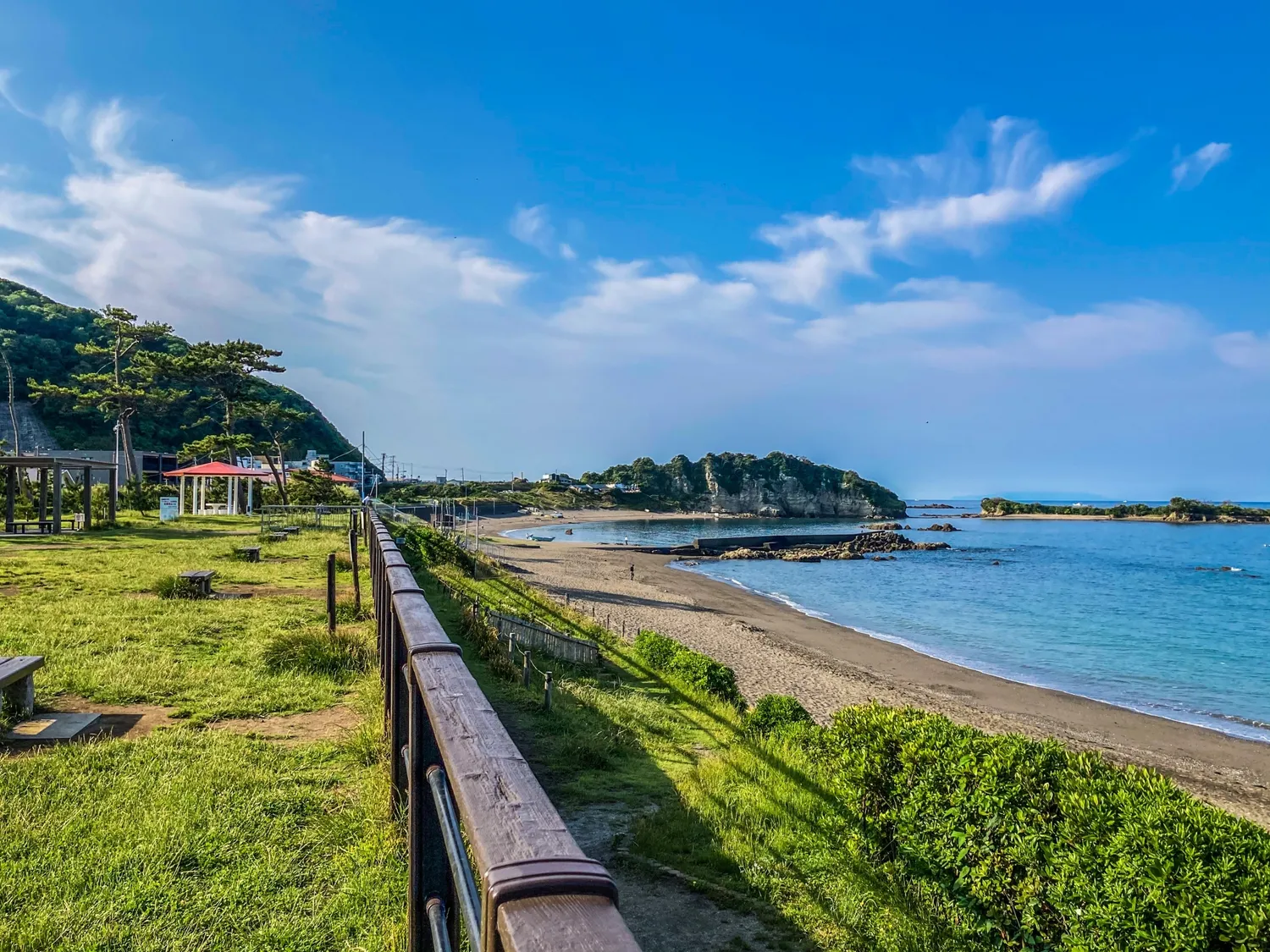 葉山公園から望む相模湾の海岸線