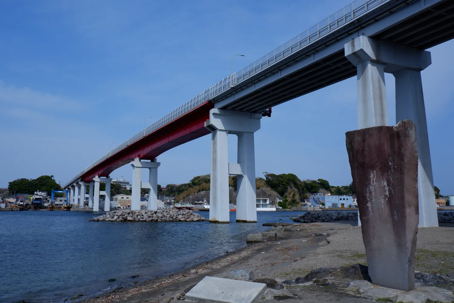 城ヶ島大橋と島の風景