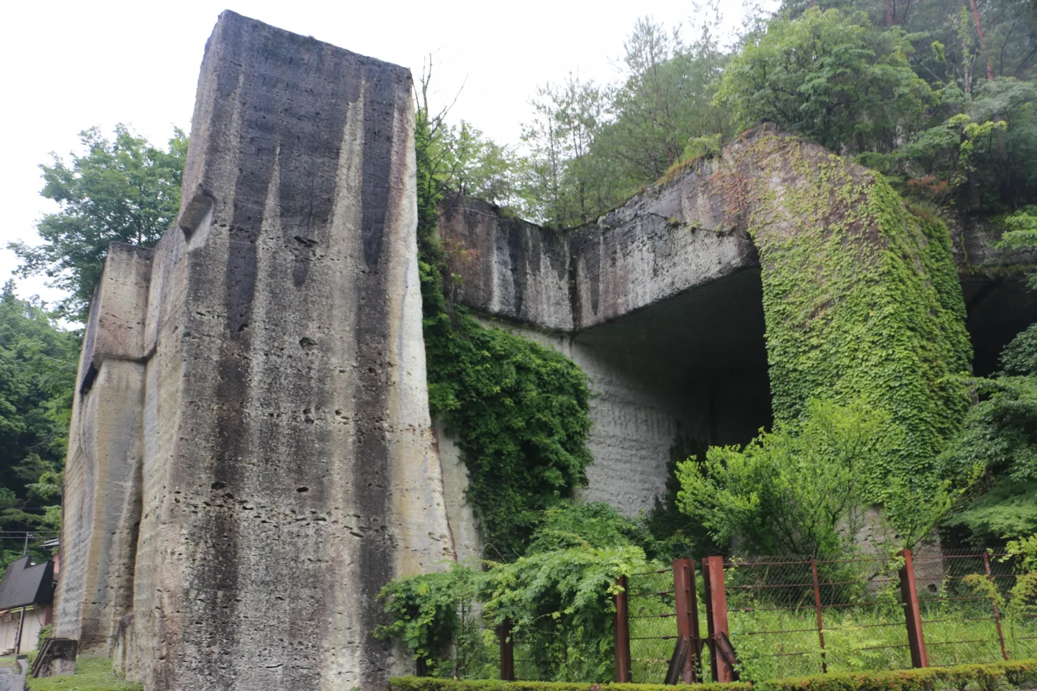 大谷景観公園の大谷石の奇岩
