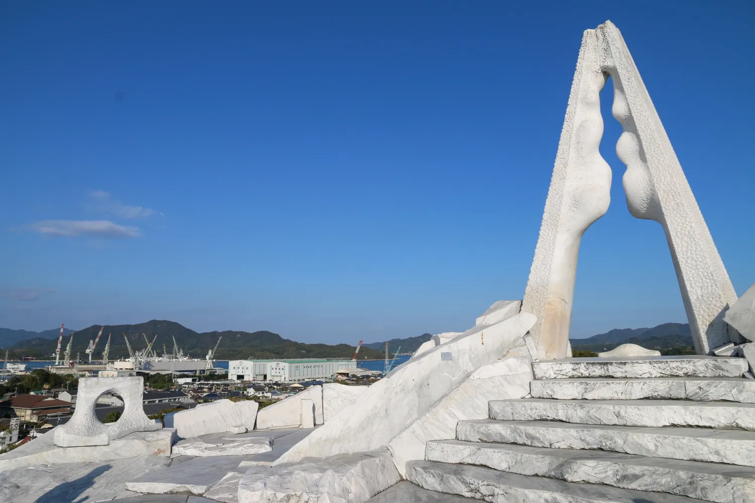 生口島 耕三寺 未来心の丘の白い大理石庭園