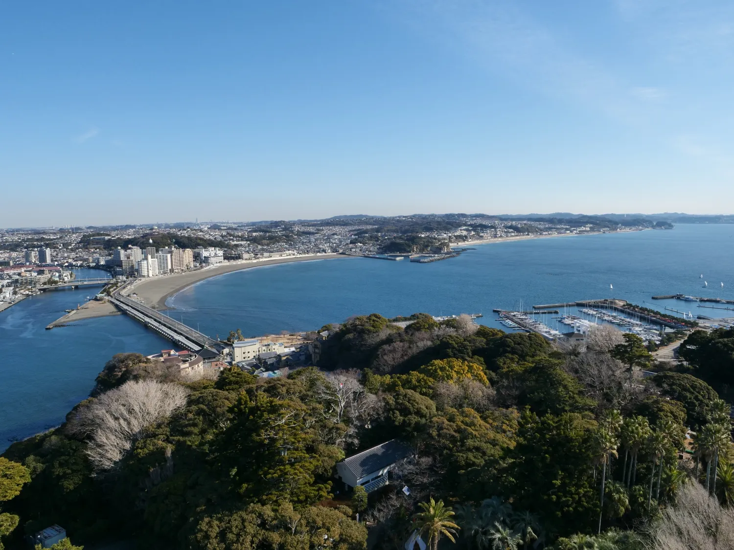 江の島展望台から望む湘南海岸の遠景