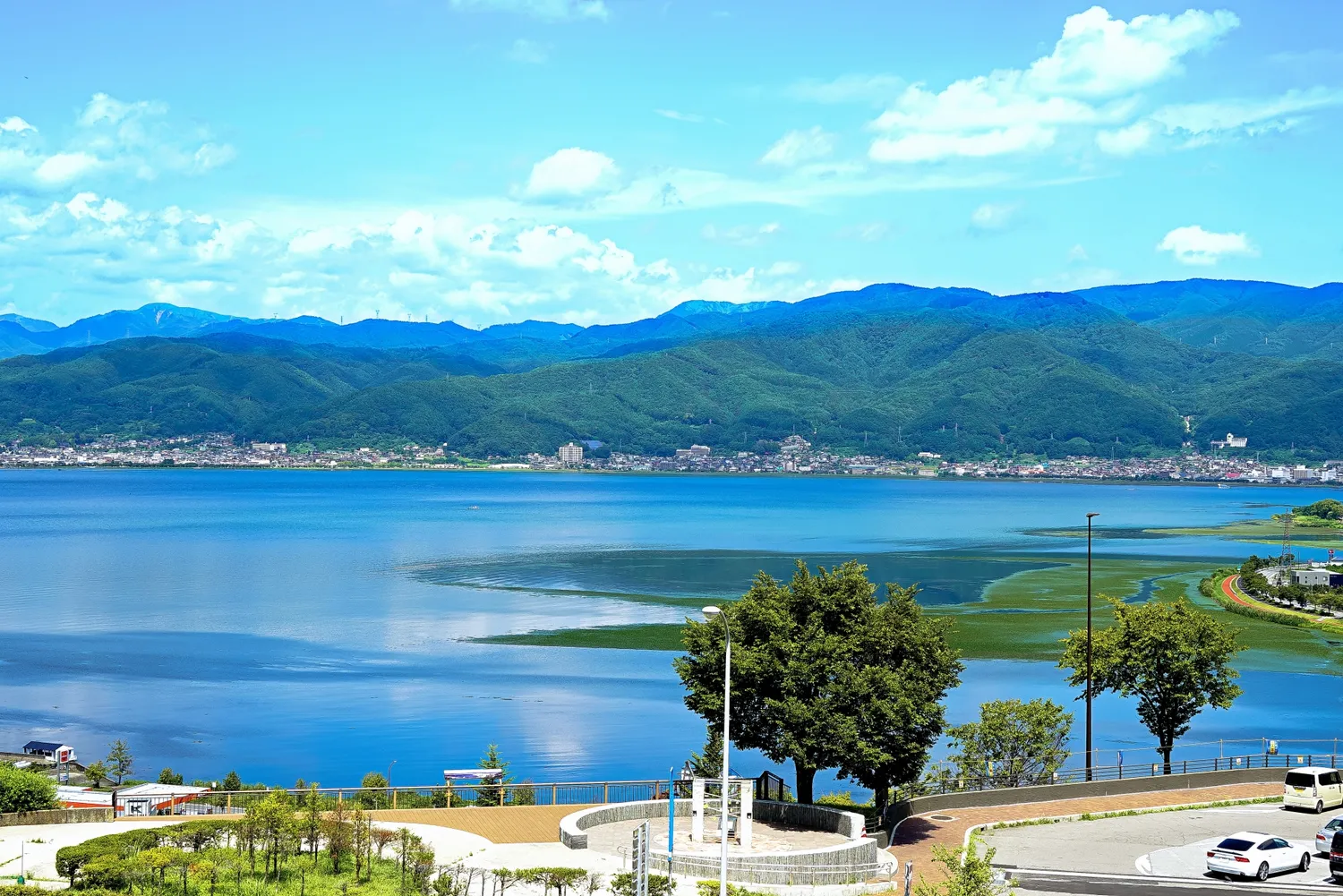 諏訪湖の全景
